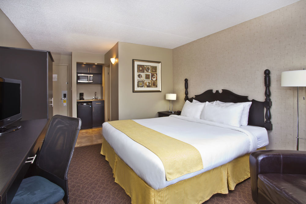 Quality Inn & Conference Centre Kingston Central Exteriör bild